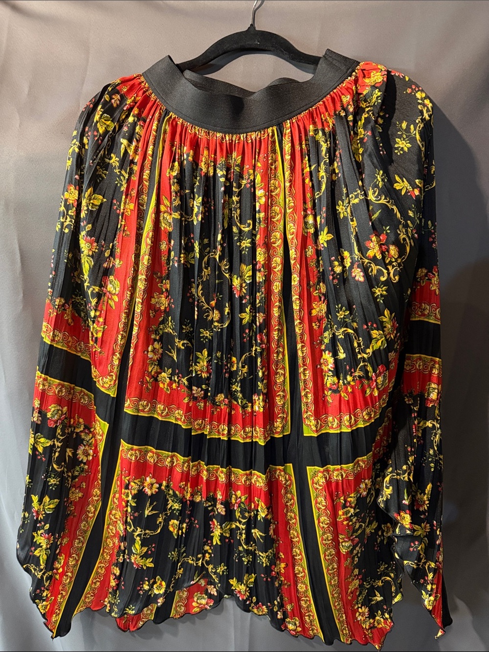 Women's Black & Red Floral Pleated Skirt